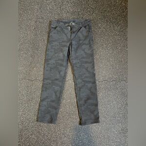 Lululemon Day Trip Boyfriend Pant lotus camo black size 6